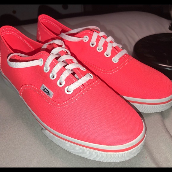 Vans Neon Pink Authentic Men’s 6.0 Women’s 7.5 - Picture 3 of 3
